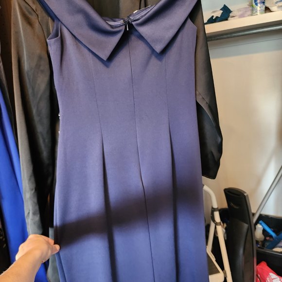 Full length navy off the shoulder gown size 8 - Picture 3 of 4